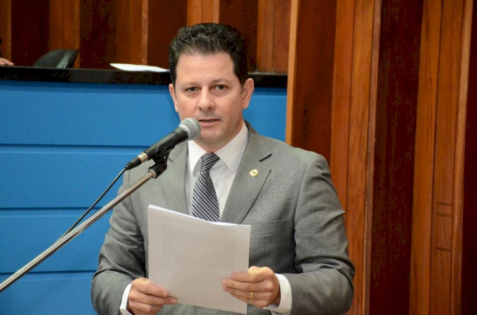 Deputado Renato Câmara solicita equipamentos para atender produtores rurais e recuperação de ruas em  Batayporã