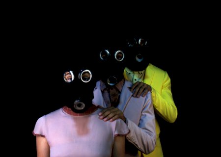 Performance artística mostra fobias terríveis em meio a pandemia