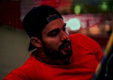 Ex-BBB Arcrebiano Araújo, o Bil, estará no 'No Limite', diz colunista