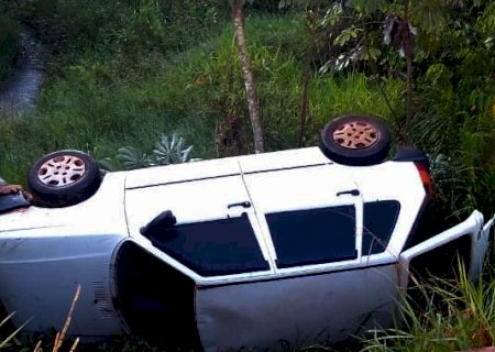 Batayporã: Veículo uno amanheceu caído no córrego escondido