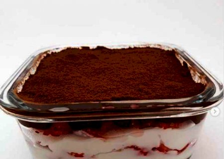 Sobremesa de P&aacute;scoa tem bombom no pote que fica pronto em minutos