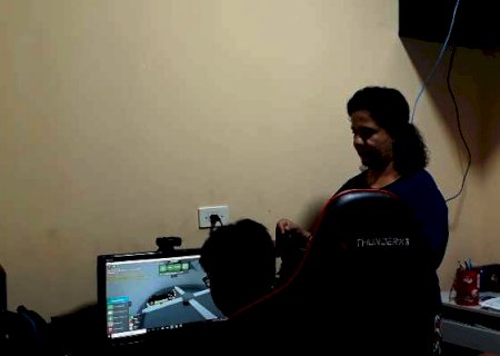 Enquanto muitos deixam filho fazer tudo, m&atilde;e pro&iacute;be game sem medo