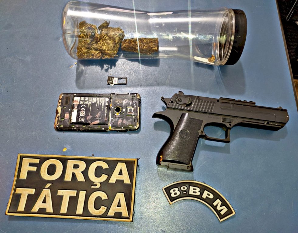 Nova Andradina: Polícia Militar apreende simulacro de arma de fogo e conduz um homem para a delegacia por porte de drogas