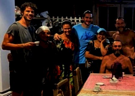 Mesmo de casa cheia com elenco de 'Pantanal', Almir Sater faz bate-papo com o prefeito Odilon
