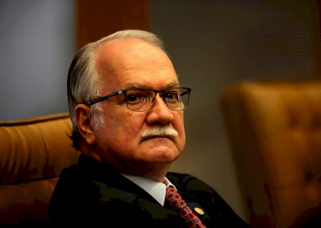 Fachin suspende lei que proíbe linguagem neutra nas escolas