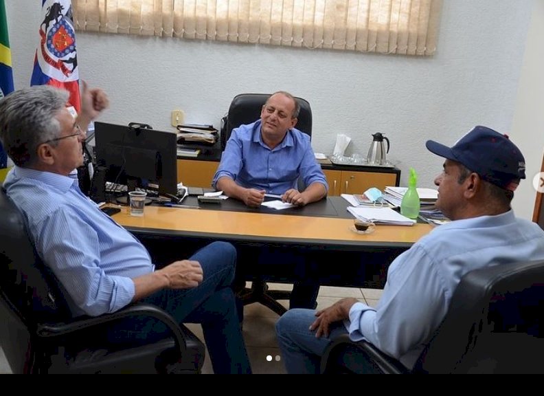 Em Taquarussu Roberto Hashioka se reuniu com Prefeito e Vereadores
