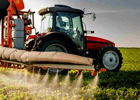 A partir de 'ilegalidades' em MS, Anvisa vai regular propaganda de agrotóxicos em todo o país