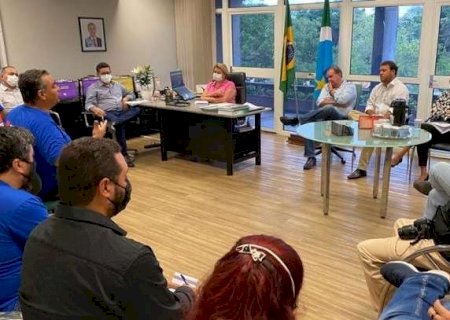 Encontro define concurso e negociação de salários com novos professores em MS