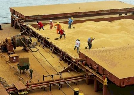 Exportação de soja do Brasil deve cair 29% em abril ante recorde de 2021
