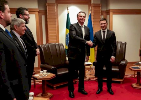 Presidente da Ucrânia conversa com Bolsonaro sobre exportações de grãos