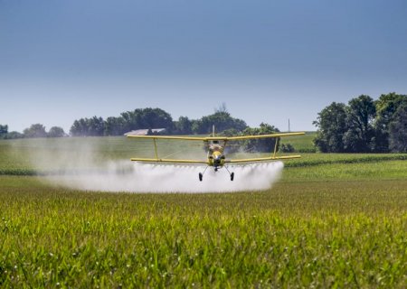 Deputados aprovaram projeto que altera regras de registro de agrotóxicos