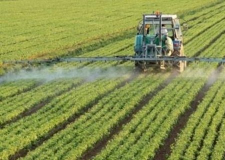 Brasil paga mais caro por um volume menor de fertilizantes