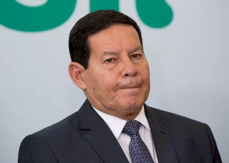 Mourão nomeia em seu gabinete testemunha de Dilma no impeachment