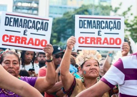Acampados em Brasília, indígenas esperam que Lula assine nova demarcação em MS