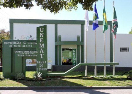 Professora toma celular de aluna de mestrado; 'Levou como se eu tivesse 12 anos'