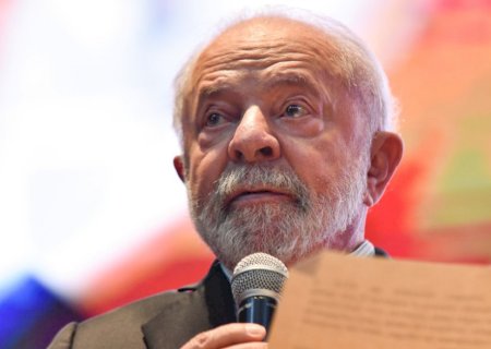 Lula pede mobilização contra extradição de Assange e diz que sua prisão vai contra a defesa da democracia