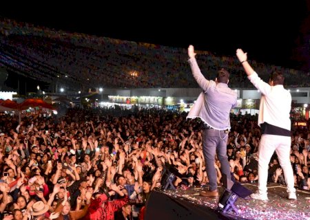 Segundo dia da Festa do Sereno mantém multidão durante shows e reúne lideranças políticas estaduais