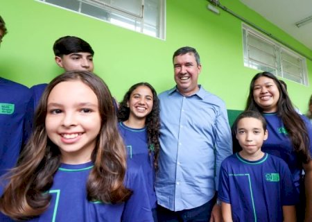 Com foco na educação moderna e de qualidade, Governo entrega reforma de escola em Ribas do Rio Pardo