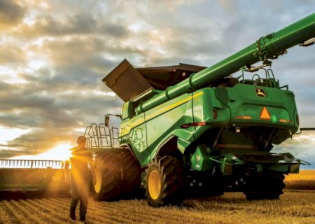 John Deere vê lucro caindo mais de 20% com menor demanda por máquinas