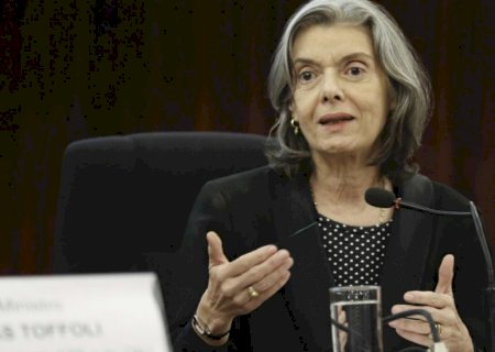 Cármen Lúcia: 'Brasil não pode ficar a cada governo tendo um soluço antidemocrático ambiental'