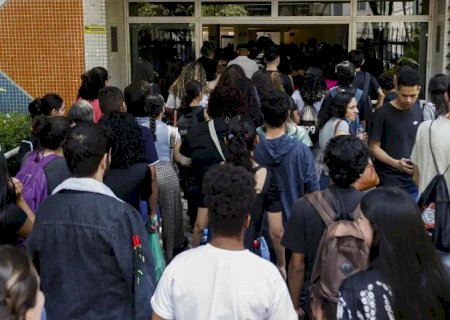Estudantes começam a receber primeira parcela do Programa Pé-de-Meia