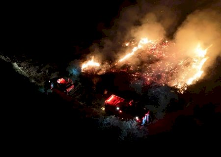 Combate aos incêndios no Pantanal de Mato Grosso do Sul avança pela noite