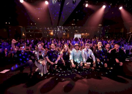 “Celebrar 35 anos' trouxe show de Gabriel Sater para associados da Sicredi Centro-Sul MS/BA