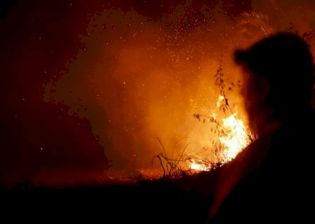 Brasil envia equipe de bombeiros para combater incêndios na Bolívia