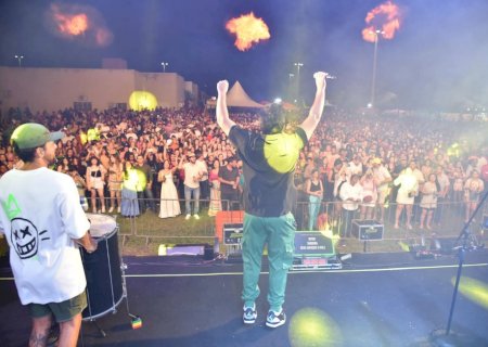 Pagode em dose dupla: Batayporã lota shows de aniversário com Atitude 67 e Curtindo a Vida