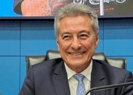 Proibição de celulares nas escolas fica para o 2º semestre de 2025