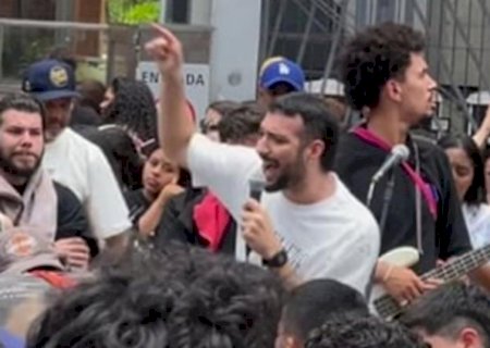 ‘Agora estou livre’, diz rapaz alcançado em evangelismo com centenas de jovens