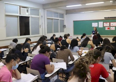 Governo federal oferece 'Pé-de-Meia' para quem quer ser professor