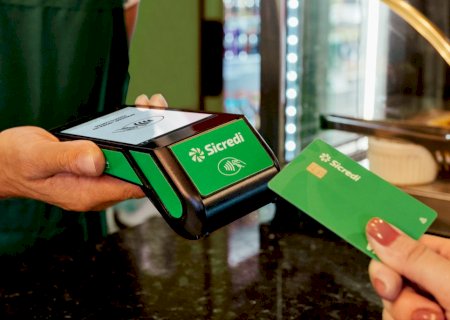 Maquininhas do Sicredi têm alta de 62,6% em transações durante o mês do Natal e registram quase R$ 5,5 bi em vendas