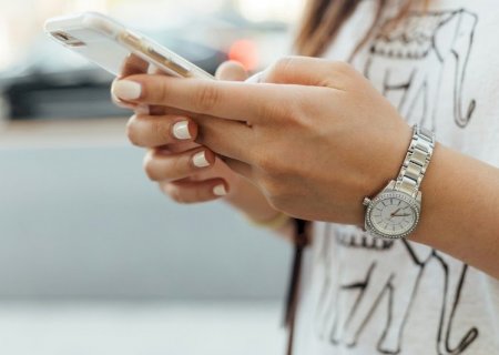 Celulares: nova lei federal traz desafios e oportunidades para a educação em tempos digitais