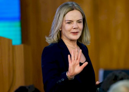 Dólar sobe a R$ 5,88 e Ibovespa cai quase 1% após escolha de Gleisi Hoffmann como nova ministra de Lula