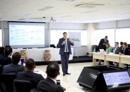 Aos novos magistrados, governador mostra cenário de crescimento econômico com inclusão em MS