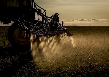 Área tratada por defensivos agrícolas no Brasil cresce 9,2% em 2024