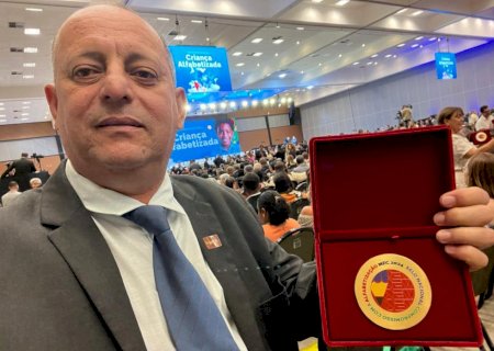 Taquarussu: Em Brasília, prefeito Clóvis do Banco Taquarussu recebe selo ouro pelo Compromisso Nacional Criança Alfabetizada