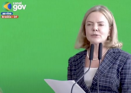 Agora ministra, Gleisi silencia sobre alta nos juros