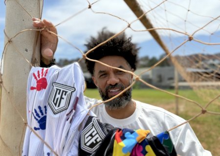 Ídolo do Timão supera golpe e depressão com jogos na várzea