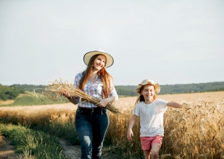 Mulheres estão presentes em todos os elos da cadeia agrícola