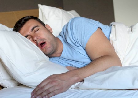 Roncar não é normal; conheça os sinais da apneia obstrutiva do sono