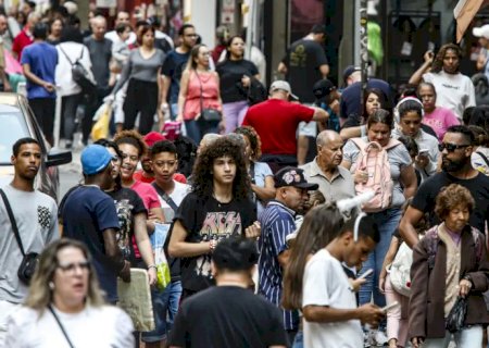 Renda de pessoas negras equivale a 58% da de brancas, mostra estudo