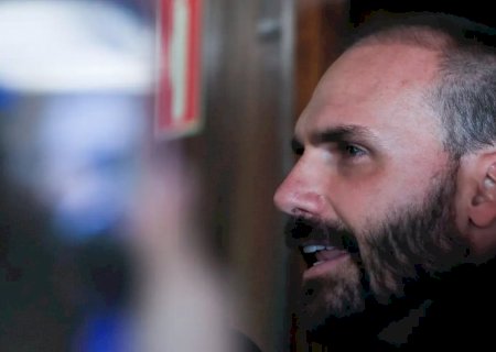 Moraes nega apreensão do passaporte de Eduardo Bolsonaro