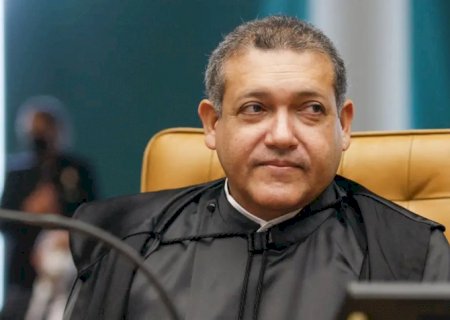 Nunes Marques suspende julgamento de Zambelli por portar arma