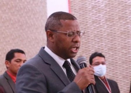 ‘Pastor pentecostal não passa paletó para crente cair’, exorta Osiel Gomes