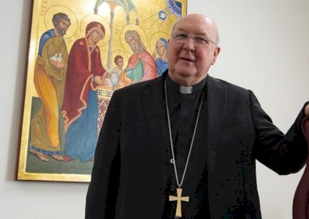 Saiba quem é o cardeal Farrell, papa interino durante conclave