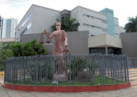 Nora é condenada por utilizar cartão bancário da sogra com Alzheimer
