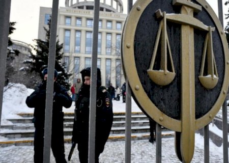 Na Rússia de Putin, até versão do Novo Testamento é proibida