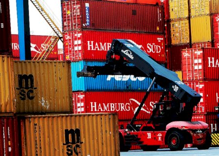 Têxteis, siderurgia, eletrônicos e mais: indústria teme invasão da China após tarifaço de Trump